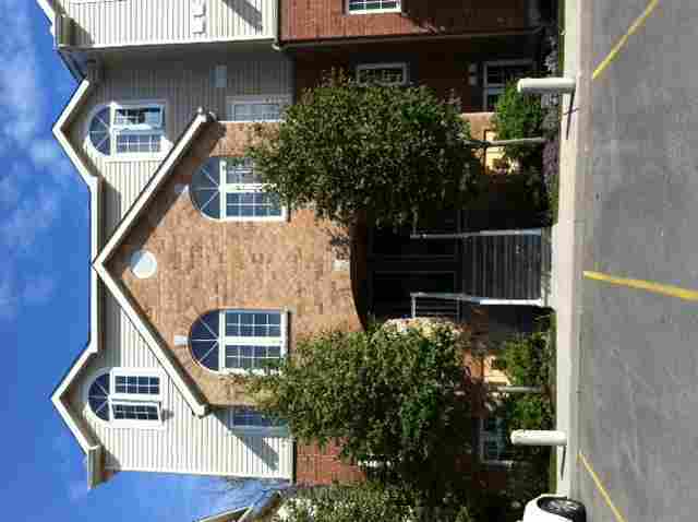 ATTRACTIVE 2 BEDROOM TOWNHOUSE