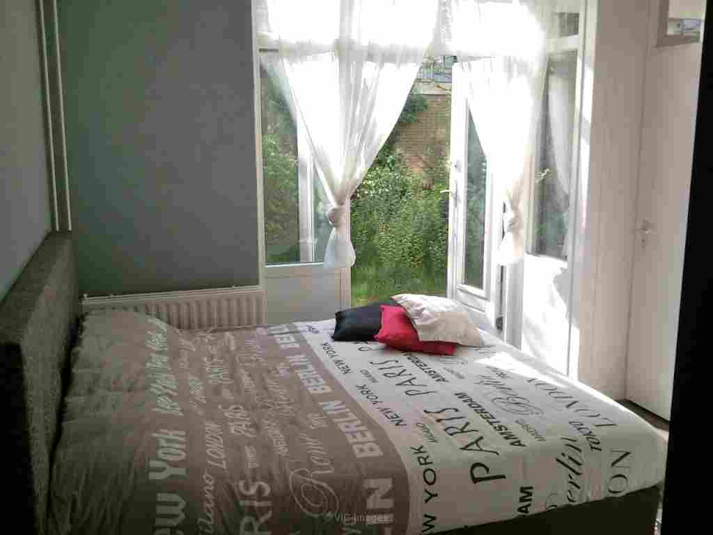 Stylish and comfortable apartment on the outskirts of central Amsterdam (A127)