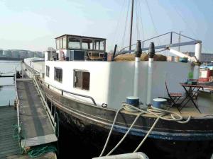 B&b in houseboat in Amsterdam: Bed breakfast A264