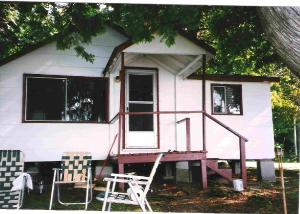 WOLFE LAKE COTTAGE FOR SALE IN WESTPORT, ONTARIO