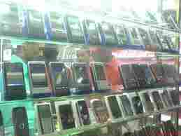 Brand New Apple iphone 4 32GB for 400USD......BUY 2 GET1 FREE