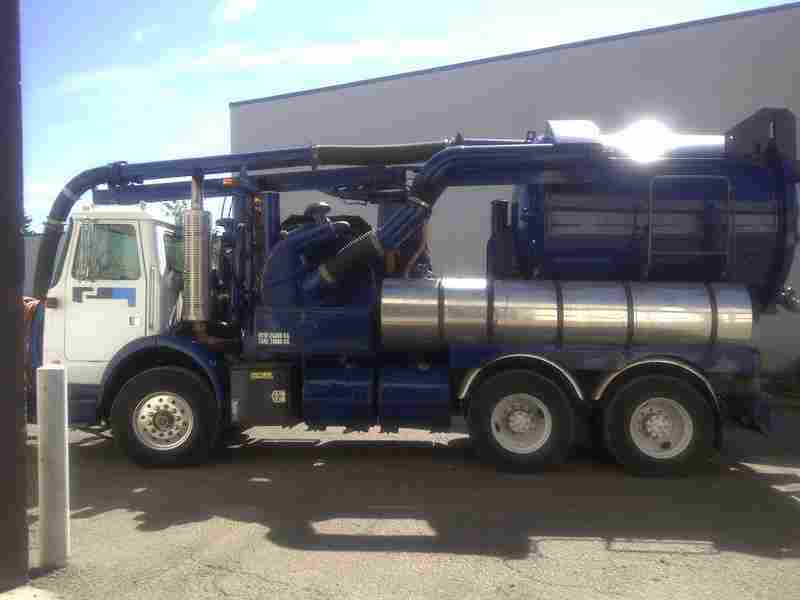 1990 Volvo Vector 2100 Vacuum Truck