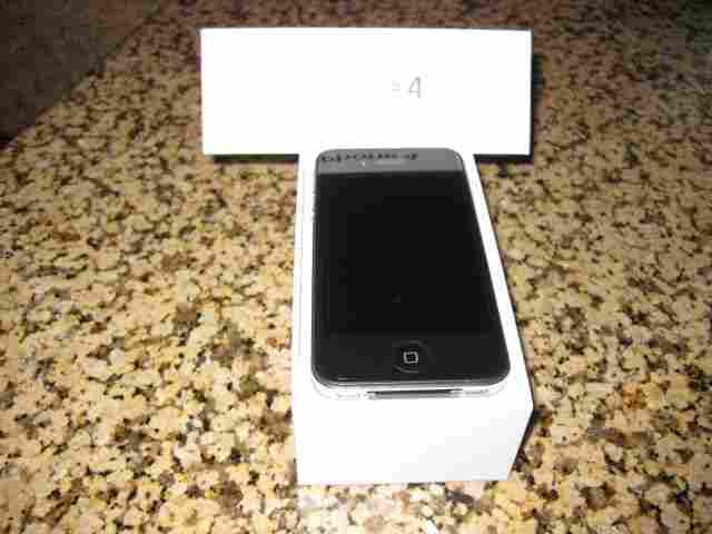 Apple I-Phone 4s 32GB and Apple iPad 2 64GB (Wi-Fi).