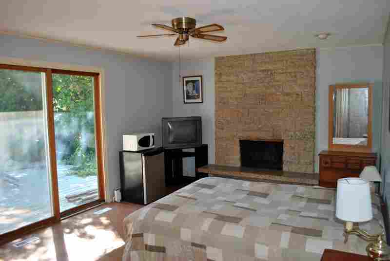 Private Room, Fully Furnished, near West Ed Mall