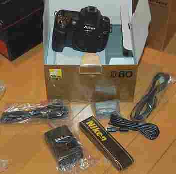 Nikon D7000 Digital SLR Camera with Nikon AF-S DX 18-105mm lens