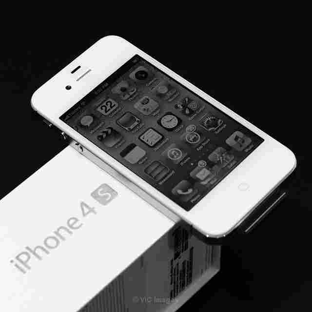 WTM X-mas Apple iPhone 4S 64GB & Apple iPad 2 64GB Buy 2 get 1 free