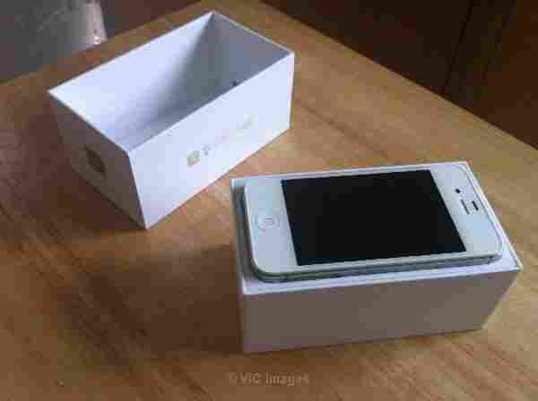 For sale unlocked Apple iPhone 4s 32GB,Apple iPad 2 64GB Tablet With WiFi & 3G