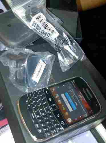 New Blackberry Bold 9900 - 8GB - Black (Unlocked)