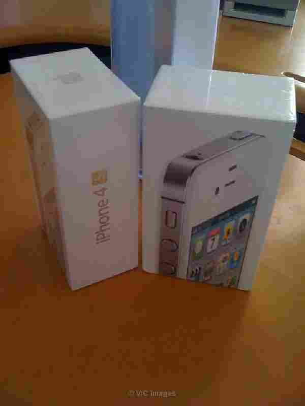 Apple iPhone 4 32gb,iPad 2 64gb 3g wifi, BB Torch Buy 2 Get 1