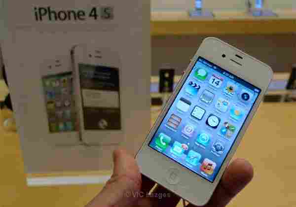 BlackBerry Bold 5 9900  Touch =$450usd(/)Apple iPhone 4S 32GB Unlocked =$400usd Buy 2 Get 1 Free