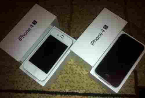 Brand New iPhone 4S /4G 32GB, iPad 2 64gb , B.B Torch 9800,B.B Playbook, Samsung S2 $250 Buy 2 Get 1