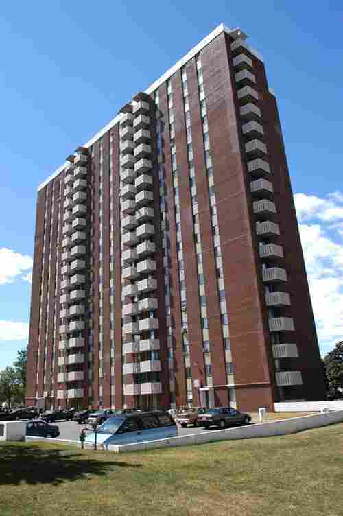 $200 OFF FIRST MONTH RENT - BACHELOR APARTMENT -