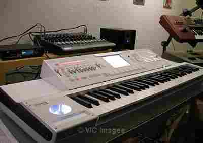 Selling Original : Korg PA800 Pro Arranger : ? 500 / Yamaha Tyros 4 ? 1,900 ...