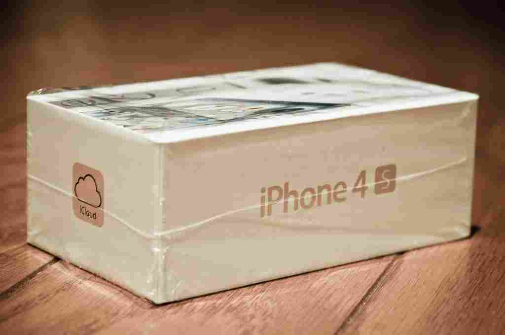 Apple iPhone 4S 64GB Factory Unlocked  for sell