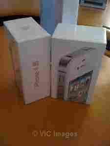 WTS :// Unlocked Apple iPhone 4s 32GB , Apple iPad 2 White/Black 64GB 3G WiFi