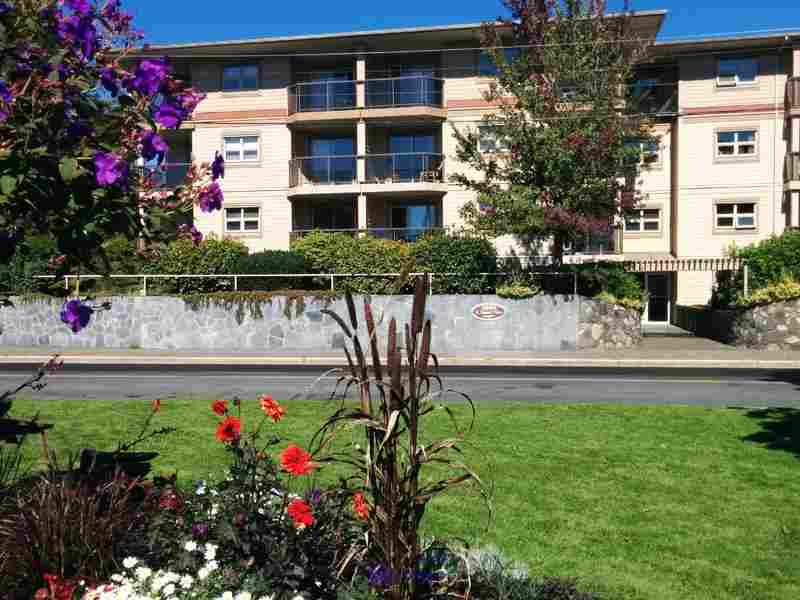 Snowbirds - Victoria, BC 2bd/2bath condo. Low strata fee and more.