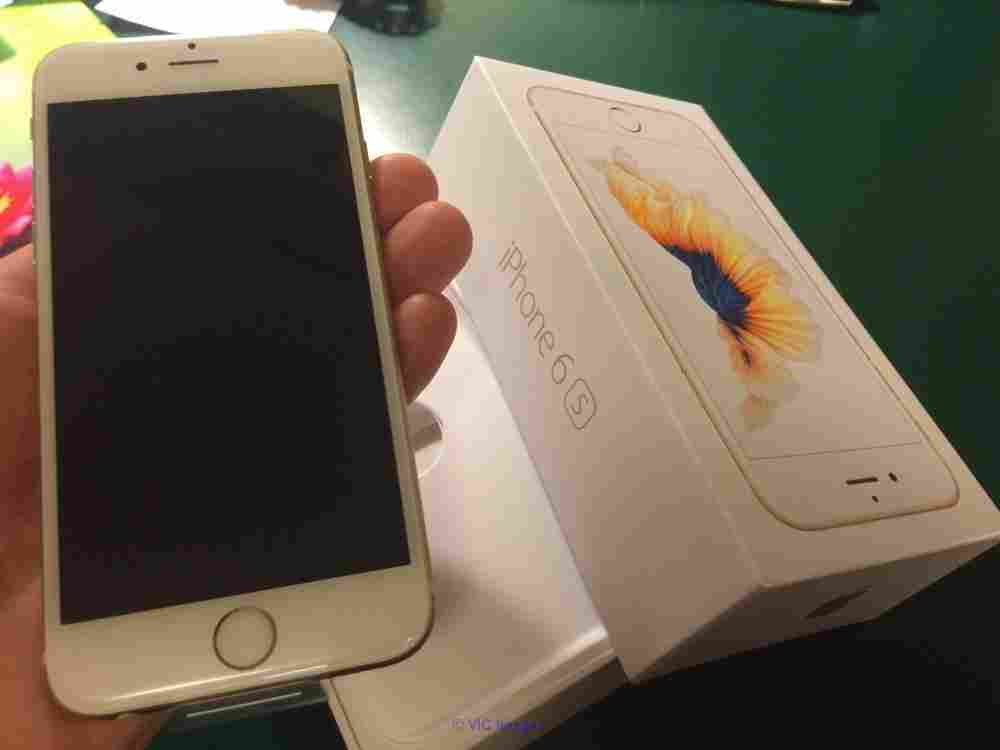 Apple iPhone 6S 128GB Unlocked Phone