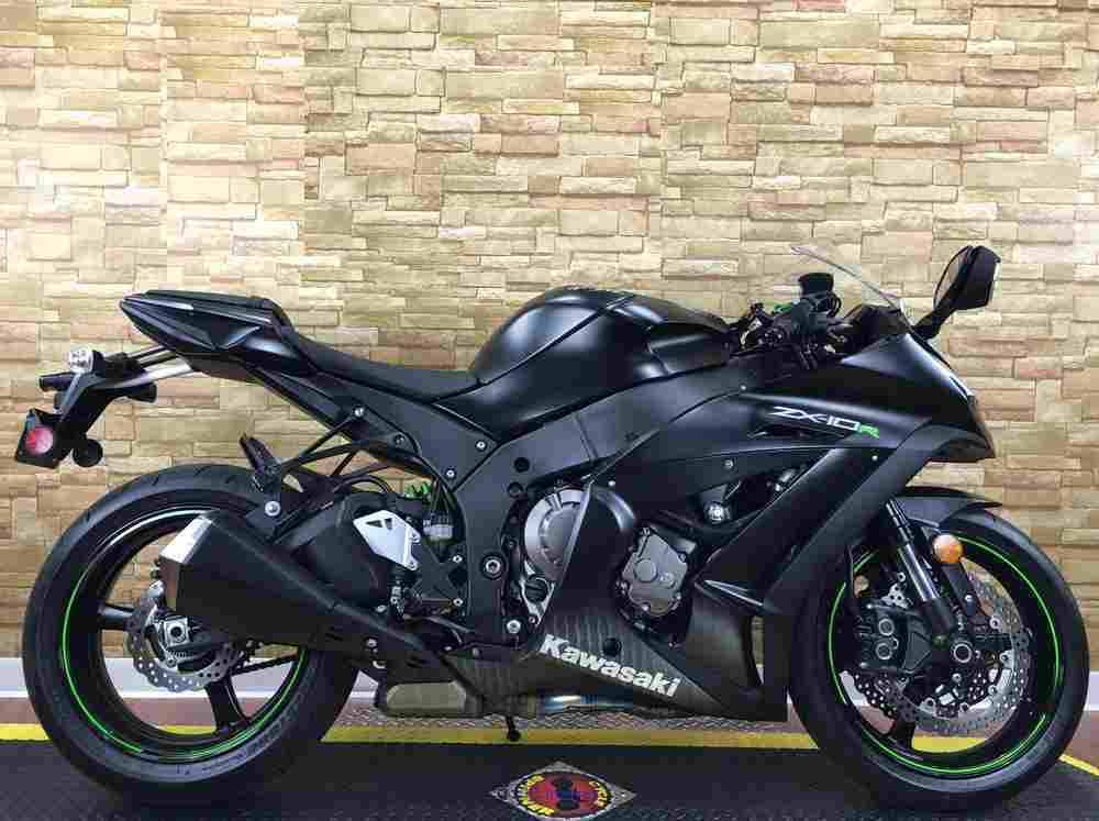 2015 Kawasaki Ninja ZX-10R in like new condition