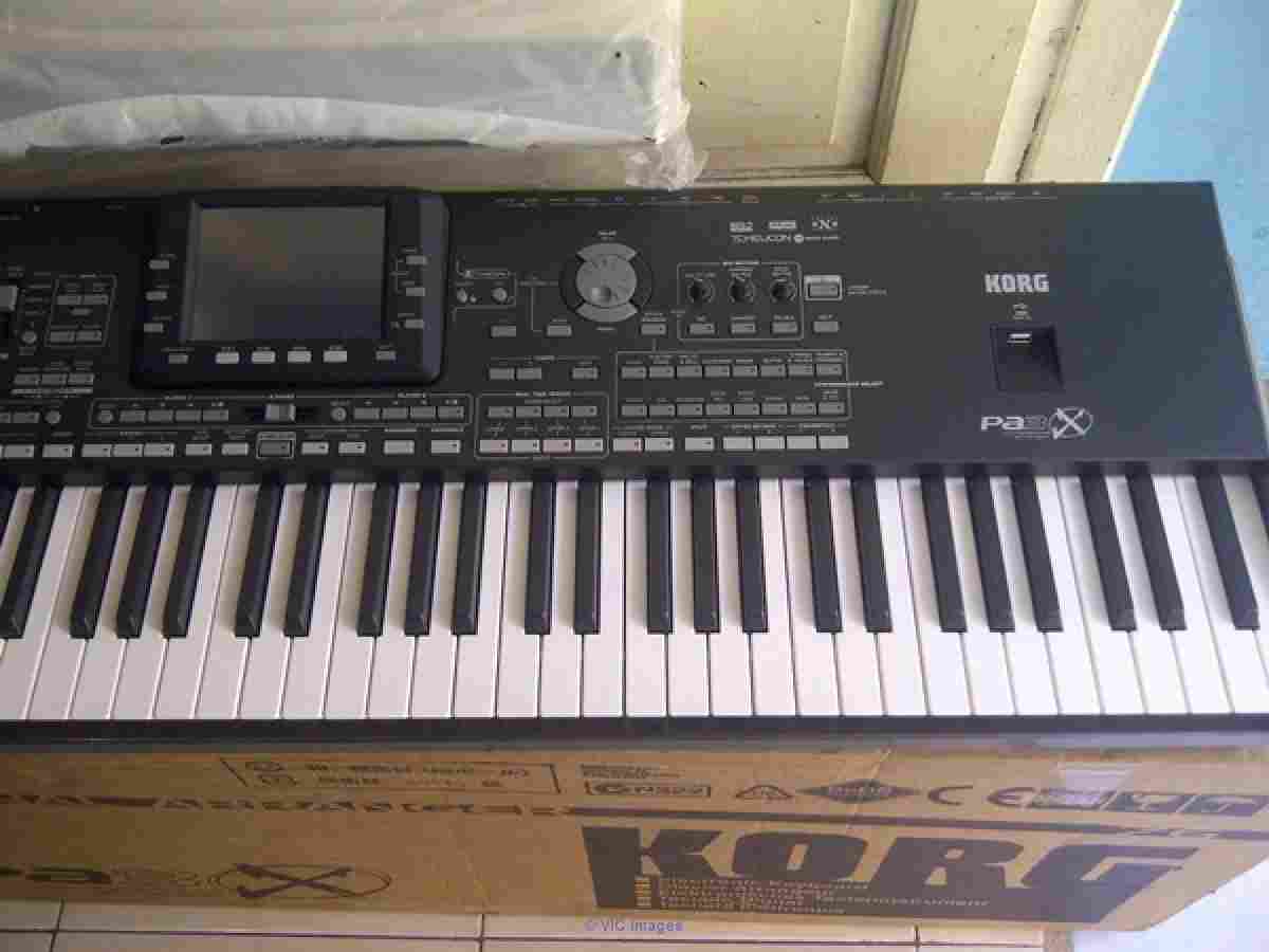 FOR SALE:  Yamaha Tyros 5 Workstation Keyboard