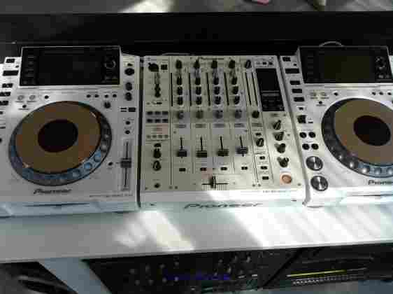 Dj set 2 x pioneer cdj 2000 nexus + 1 djm mixer 2000 nexus