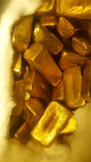 Gold Bars,gold nuggets, daimonds and other precious stones for sale