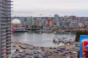 Downtown Condo Living in the Heart of the Entertainment District