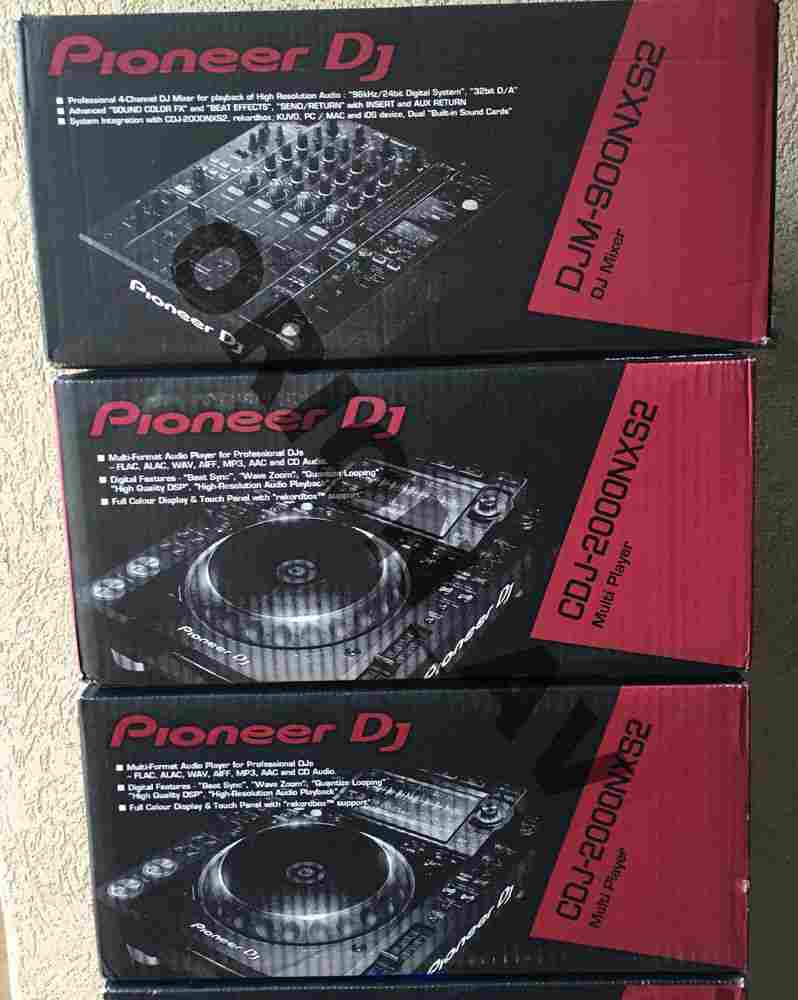 For sale 2x Pioneer CDJ-2000 Nexus plus 1 DJM-900 Nexus mixer