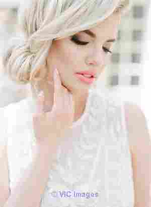 Hire Professional Mobile Hair and Makeup in Toronto