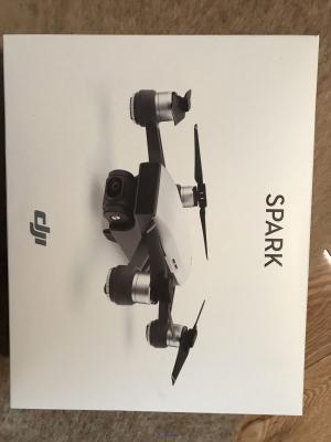 Selling New : DJI Phantom 4 Pro/ DJI MAVIC Pro/Yuneec Typhoon H Pro