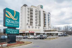 Quality Suites Hotels in toronto canada downtown
