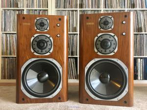 Selling Yamaha NS 2000 speakers