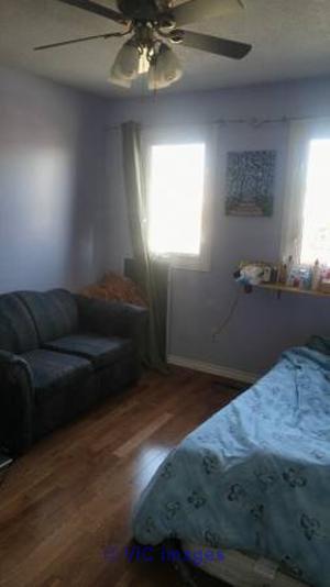 Steeles/Dufferin 647-779-6347 Beautiful room with 2 windows on 2 nd Fl