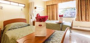Care homes in Surrey-Laurel place