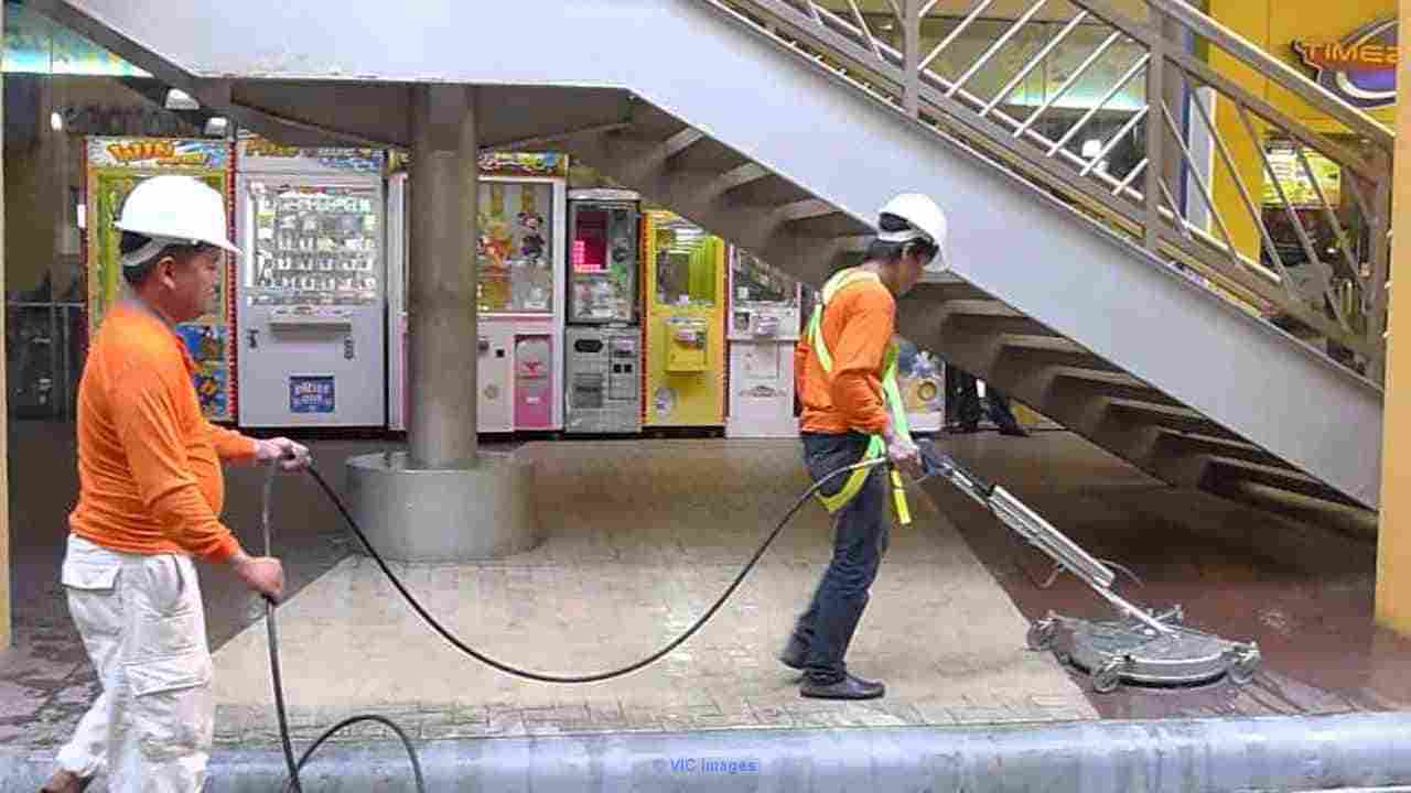 Montreal Shopping Center Cleaning
