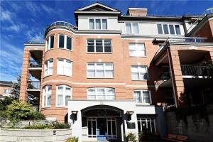 Three Bedroom Condo 31 Durham PVT Ottawa April 1st