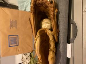 Basebal gloves (2) used but looks new