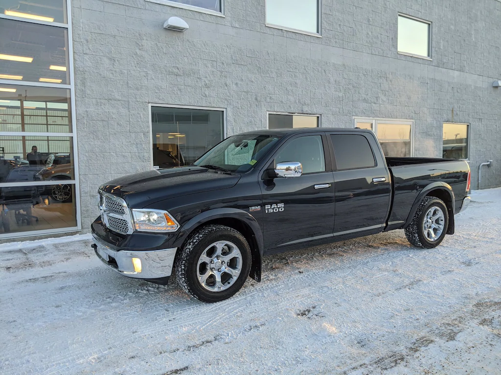 Ram 1500 Laramie 4x4 crew cab leather and sunroof