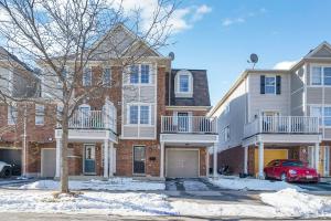 2 Bed Freehold End Unit Townhome for Sale In Coates, Milton