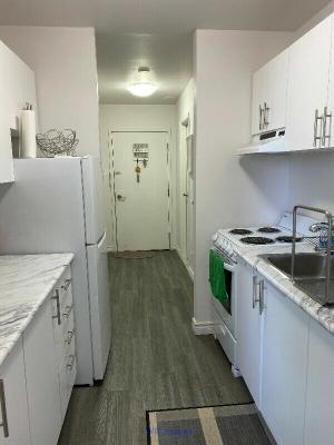 $979/Studio-Bachelor, Great Location, all included + frigo and stove