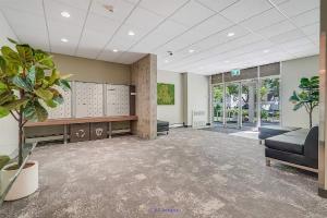 FULLY FURNISHED SPACIOUS 1 BEDROOM DOWNTOWN CONDO