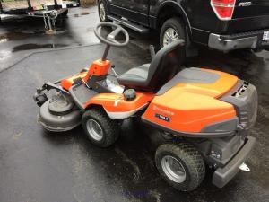 Husqvarna R 220T Articulated Riding Lawn Mower