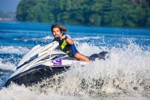 Find Awesome Jetski Rental with Chartered4!