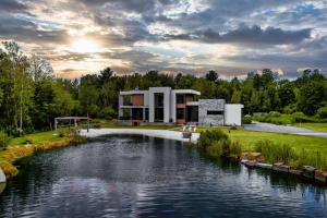 Sumptuous dream estate for sale near Bromont