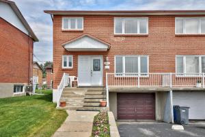 Spacious and bright house with garage in Chomedey Laval