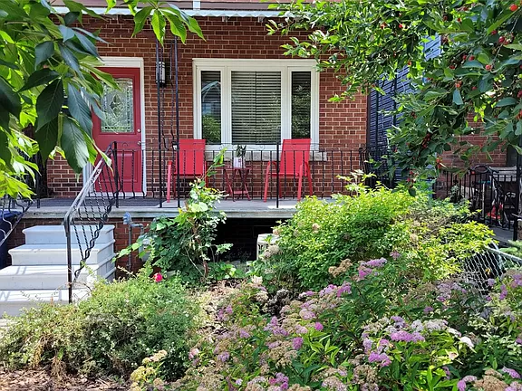 1 room 1 bath Available. Utilities Included. 6 Month To 1 Year Lease