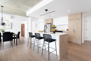 Magnificent condo on the 10th floor Chomedey Laval Market