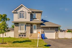 Magnificent house for rent 3 upstairs bedrooms Vaudreuil