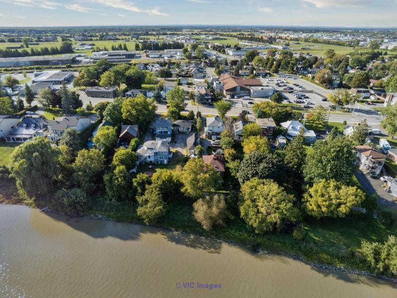 6 logements locatifs au bord de la rivière L'Assomption
