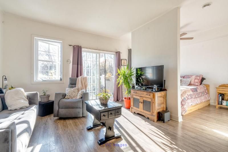 Superbe loft adossé à la nature Quartier Montmartre St-Jérôme
