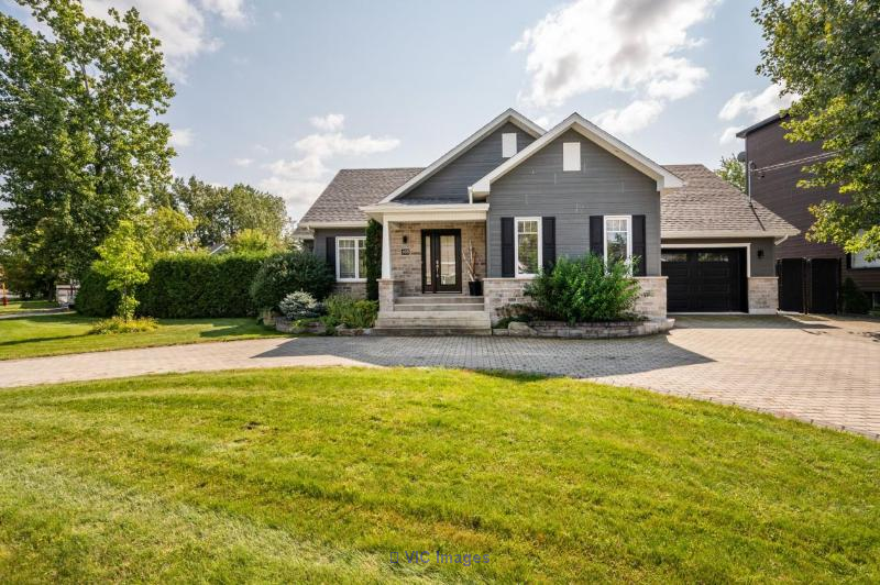 Maison impeccable au confort X 1000 !! À Napierville